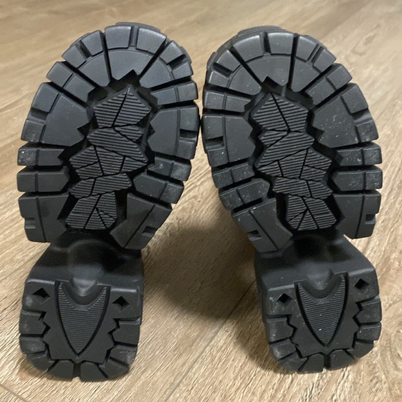 NWOT Dolls Kill Current Mood Rebel Core Chelsea Style Chunky Black Ankle Boots - Picture 8 of 9